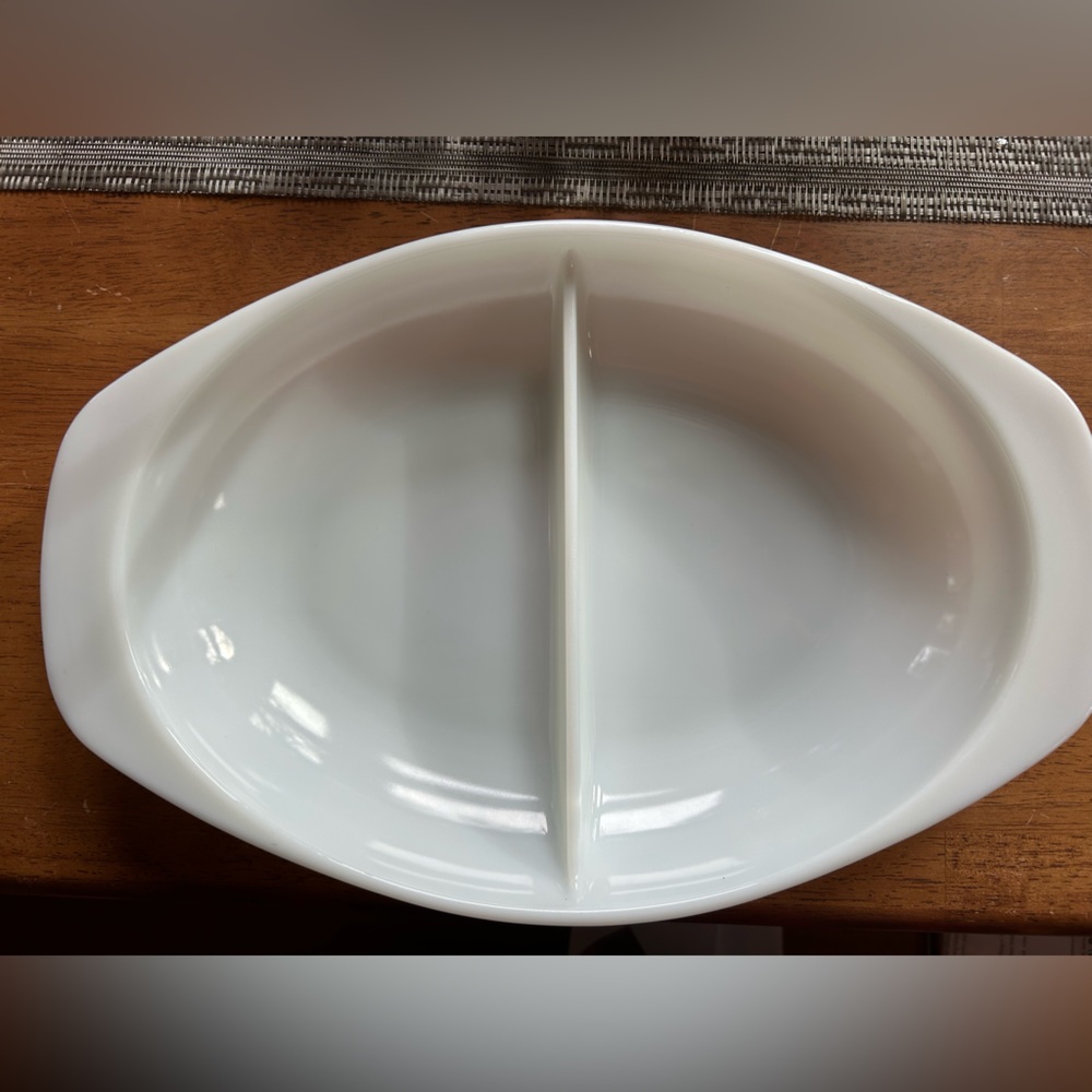 Pyrex #1083 Divide-A-Dish Milk Glass for multiple side dishes 1.5 Qt Vintage